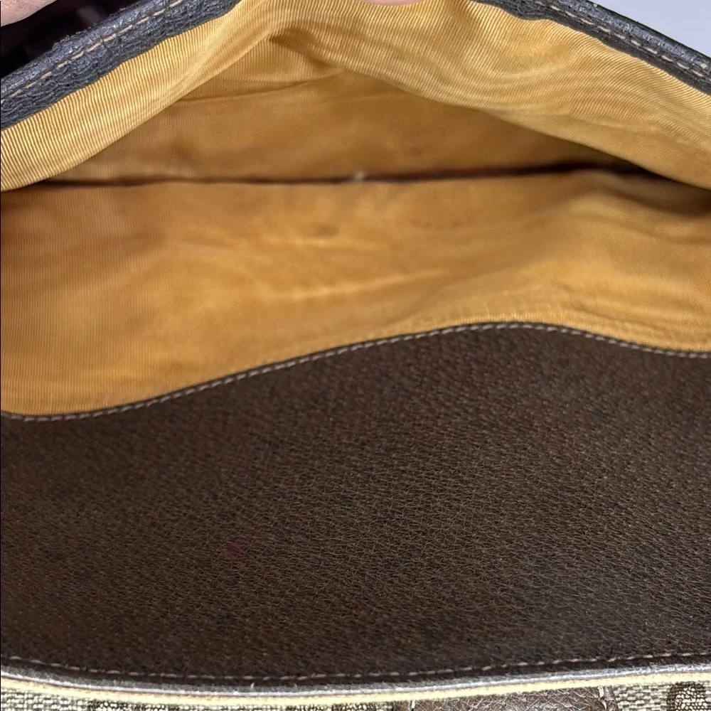 🔥🔥🔥 VTG Gucci Brown Messenger Bag with Monogram Design🔥🔥🔥 - Picture 16 of 16